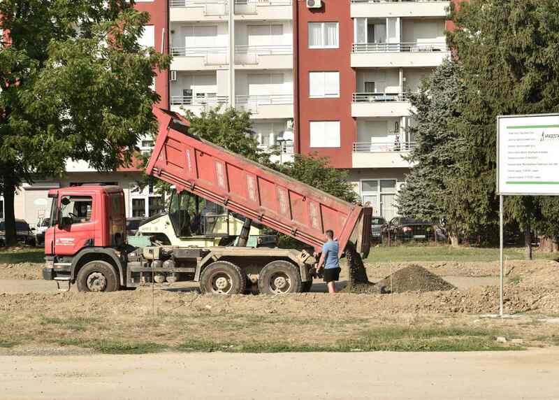 Почела изградња кошаркашког терена у нашој школи