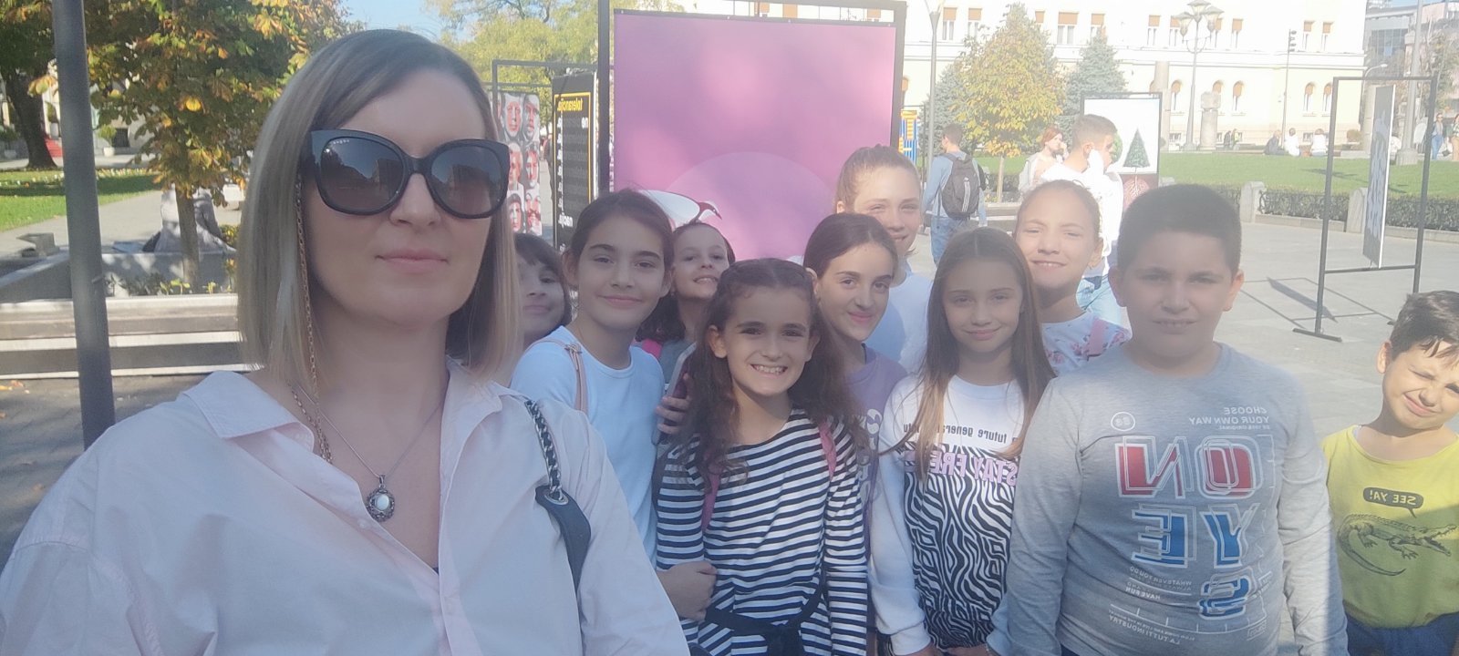 ucenici likovne sekcije posjetili putuju u likovnu izlo bu13 orig