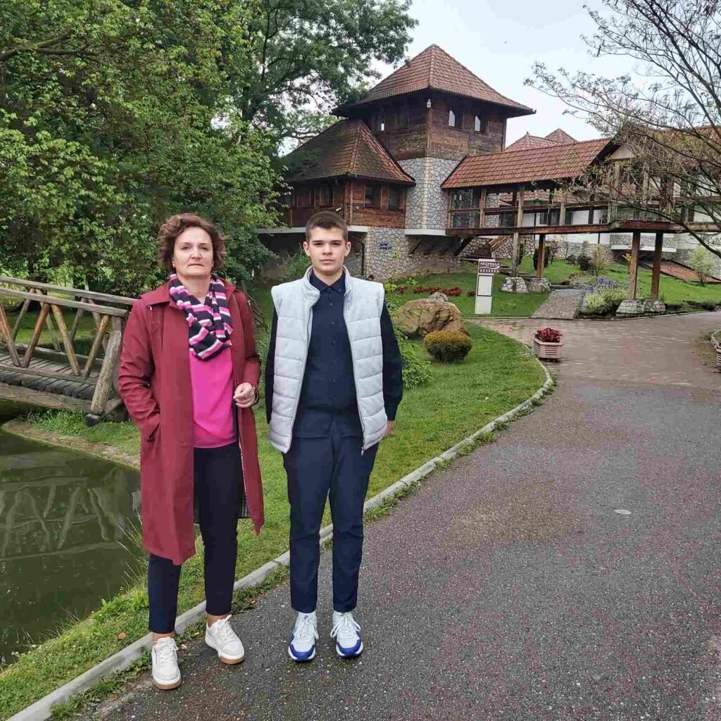 Филип Милекић и наставница физике Сандра Копреновић