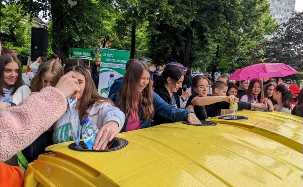 Рециклажа пластичног отпада и подјела украсног биља за Дан заштите животне средине