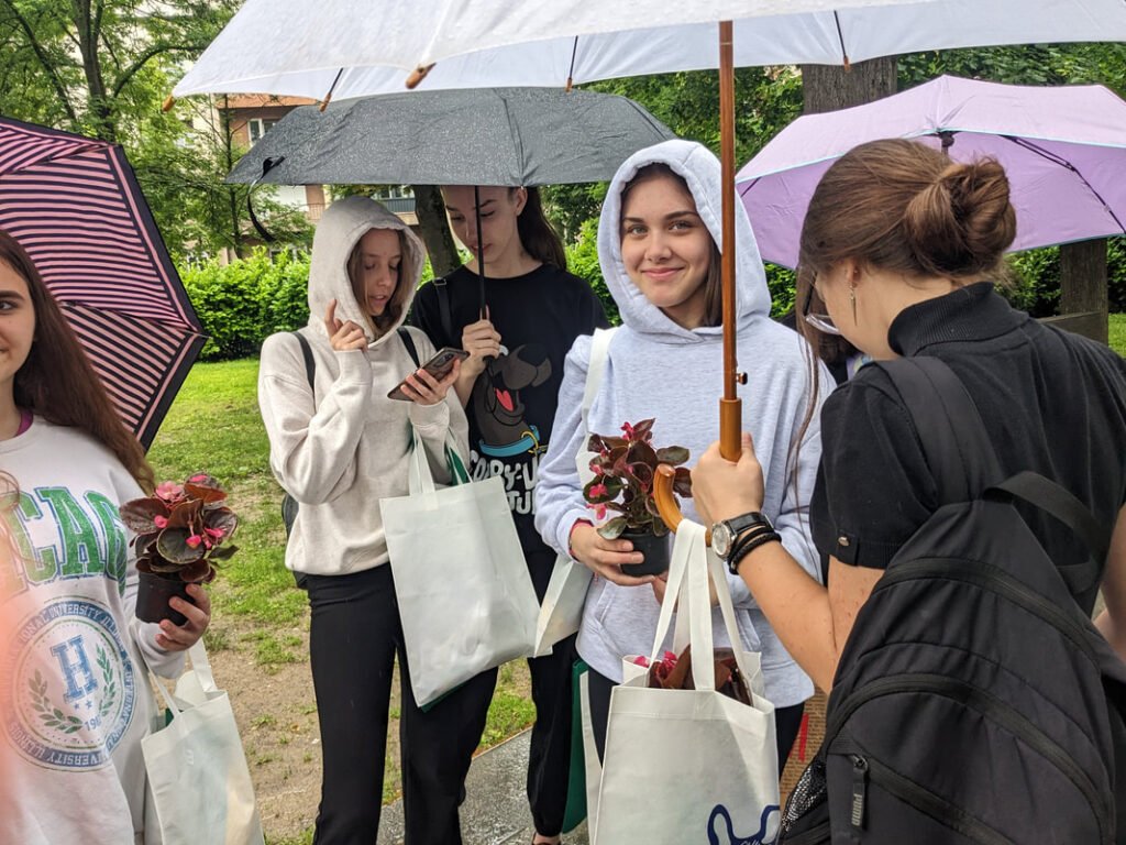 Рециклажа пластичног отпада и подјела украсног биља за Дан заштите животне средине