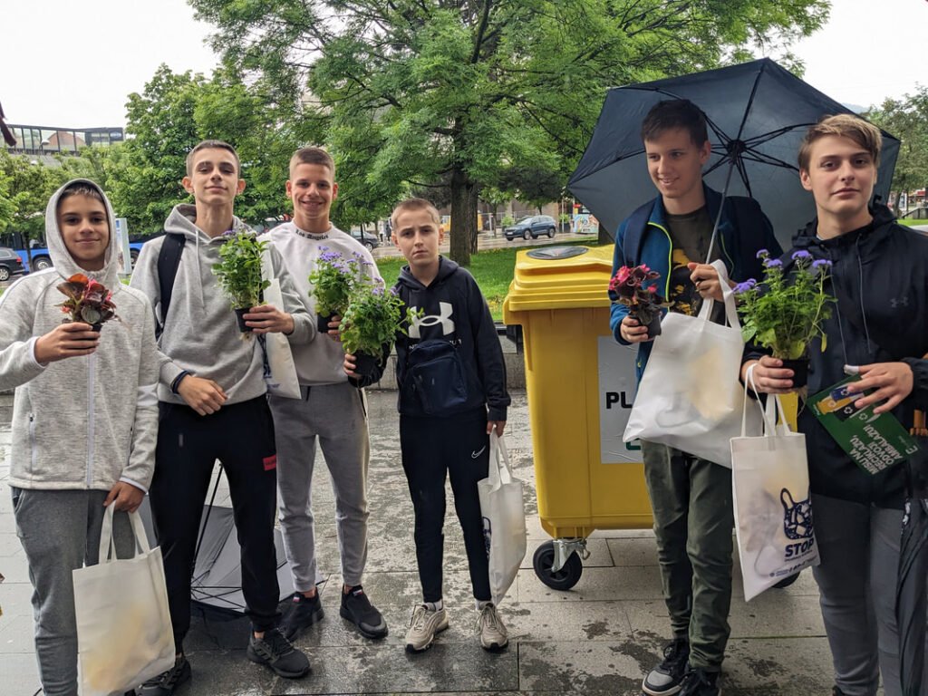 Рециклажа пластичног отпада и подјела украсног биља за Дан заштите животне средине