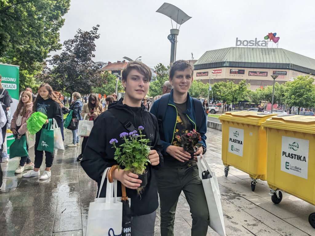 Рециклажа пластичног отпада и подјела украсног биља за Дан заштите животне средине