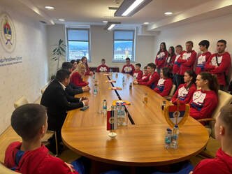 Наши ученици на пријему код министра породице, омладине и спорта поводом одласка на Гимназијаду 2025. | ЈУ ОШ "Бранко Радичевић" Бања Лука na i u enici na prijemu kod ministra porodice omladine i sporta povodom odlaska na gimnazijadu 2025 viber slika 2025 04 04 19 03 13 429