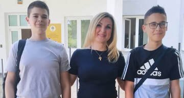 Наши математичари отпутовали на 20. Јуниорску математичку олимпијаду БиХ | ЈУ ОШ "Бранко Радичевић" Бања Лука Филип Милекић и Павле Вујасиновић, у пратњи своје наставнице и разреднице Александре Новић, на 20.Јуниорској олимпијади БиХ. 