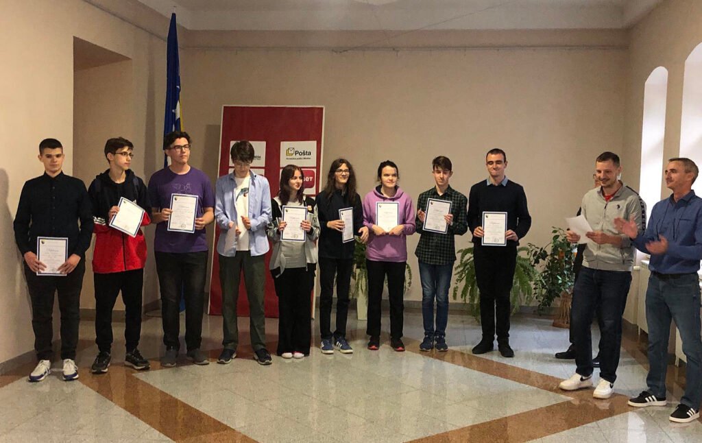 Ученици ОШ Бранко Радичевић са менторима на 21. Јуниорској математичкој олимпијади БиХ.
