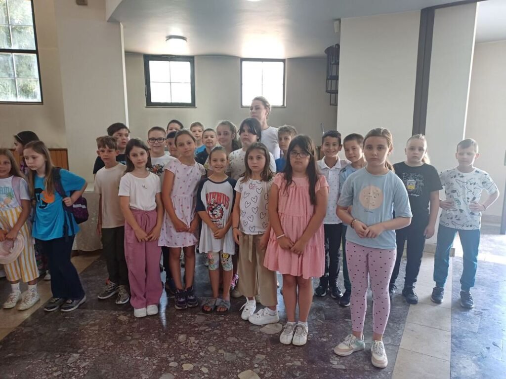 7 u enici iii1 iii4 iii5 iii6 i iii7 posjetili su hram ro enja presvete bogorodice na rebrovcuviber slika 2025 06 19 08 11 02 325 orig 1024x768