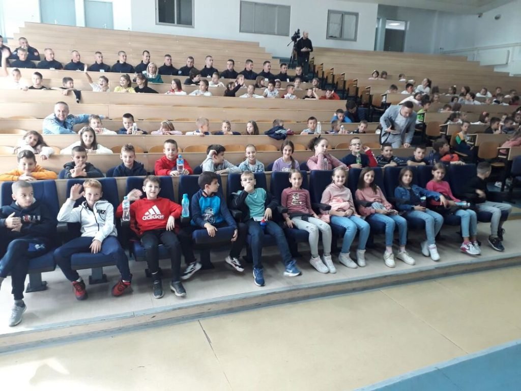 u enici iv8 posjetili upravu za policijsku obuku povodom dana otvorenih vrata4 orig 1024x768