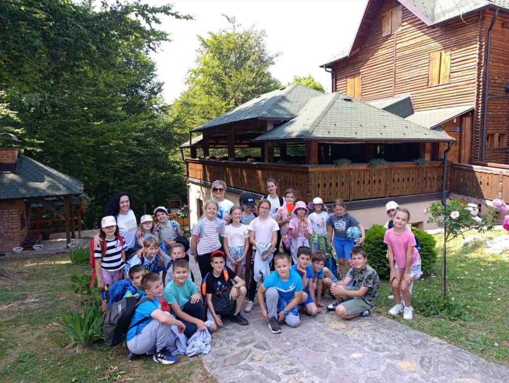 u enike iii6 na izletistudubokaugostila porodica u enice helene ko i viber slika 2025 06 09 19 08 04 635 orig 1024x771