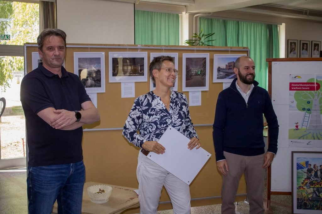 Уручење плакете за наставак сарадње у DSD програму