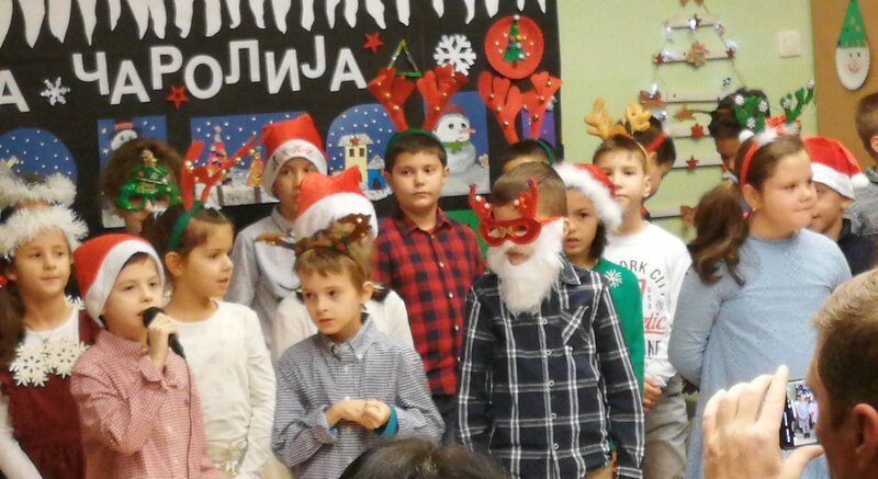 Ученици III6 прво полугодиште завршили Новогодишњом приредбом